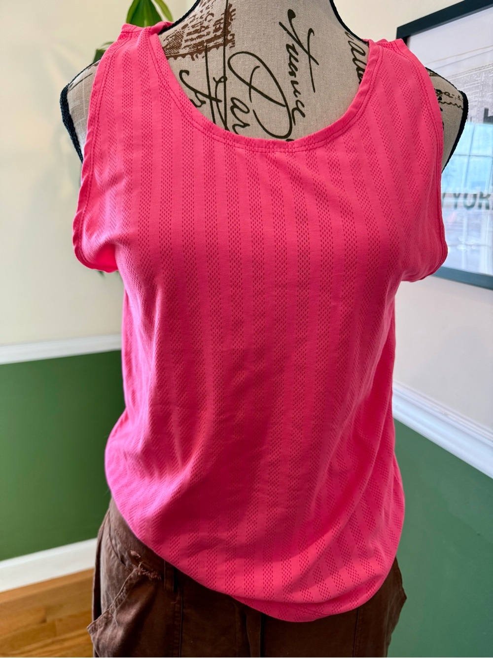 Women’s Bright Pink Sleeveless Tank Top